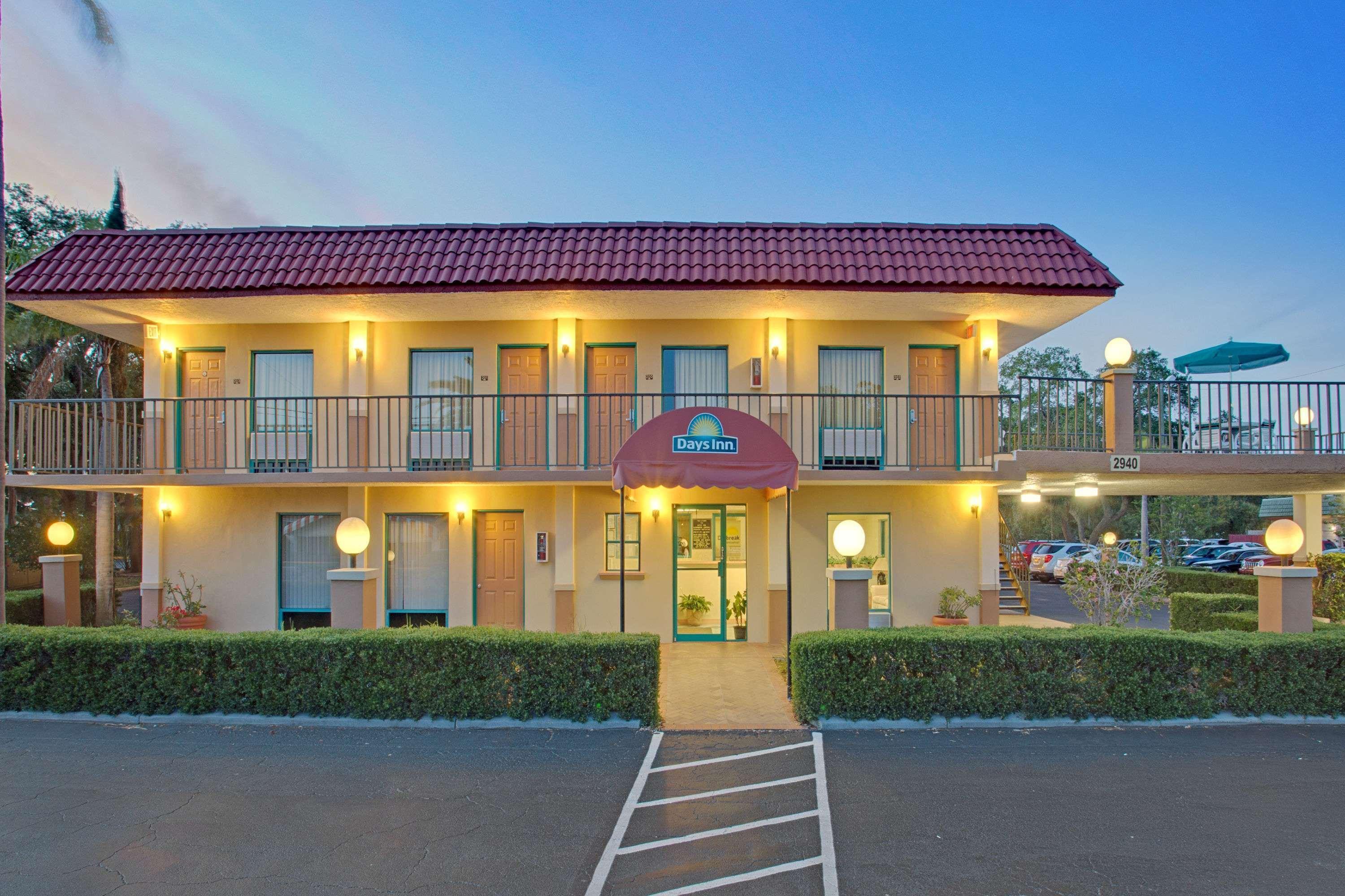 Days Inn By Wyndham Clearwater/Central Exterior photo